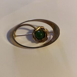 Elegant 12k GF Rose Jade Oval Brooch